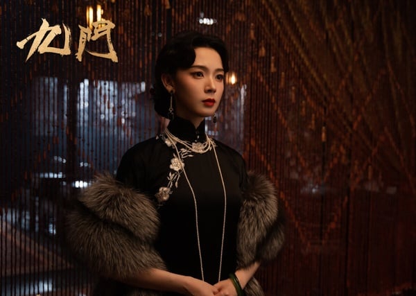 《九門》強勢進榜！《九門》是2026暑期檔少數有走熱的陸劇，大家還記得陳偉霆、趙麗穎主演的《老九門》嗎？時隔多年，又推出了續作。《九門》找回陳偉霆繼續演張大佛爺，另外加入曾舜晞、陳瑤等演員，展開新的冒險故事。作為續集，《九門》難得沒有崩盤，質感還不錯，有拍出民國劇的味道，又帶點詭譎奇幻。