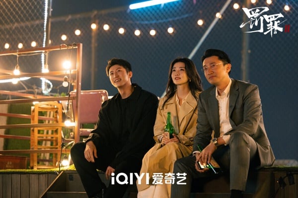黃景瑜主演的懸疑刑偵劇《罰罪2》成績不錯呢！《罰罪2》故事和前一部沒有關係，是全新劇情，講述身為員警的秦楓，和一步步成為漢洲當地最大犯罪頭目的劉天也，情同手足卻又代表著黑白兩極，兩人鬥智鬥勇，攪動起幾方利益集團的明爭暗鬥。