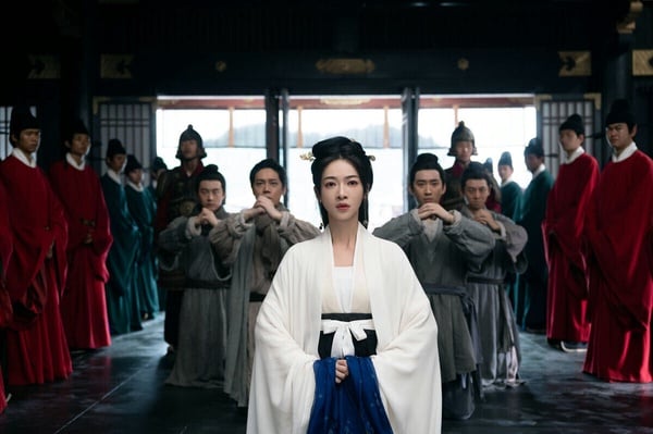 《墨雨雲間》上癮度堪稱五顆星，一集上癮！《墨雨雲間》走大女主爽劇路線，原著小說是靈魂重生復仇的設定，劇版保留了框架，劇情著重在復仇＋宅鬥。《墨雨雲間》普遍被認為改編得還不錯，劇情狗血快進、爽感滿滿。