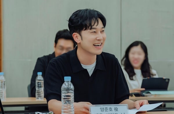 李浚赫《中了樂透頭獎也要上班》劇情、角色介紹：如果中了13億樂透，你還會去上班嗎？