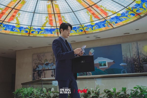 李浚赫《中了樂透頭獎也要上班》劇情、角色介紹：如果中了13億樂透，你還會去上班嗎？