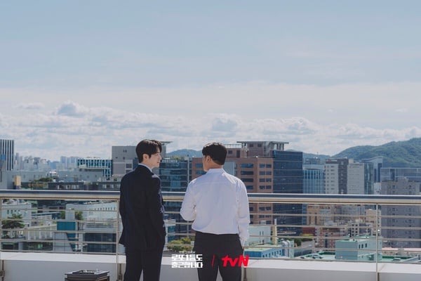 李浚赫《中了樂透頭獎也要上班》劇情、角色介紹：如果中了13億樂透，你還會去上班嗎？