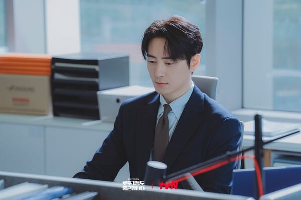 李浚赫《中了樂透頭獎也要上班》劇情、角色介紹：如果中了13億樂透，你還會去上班嗎？