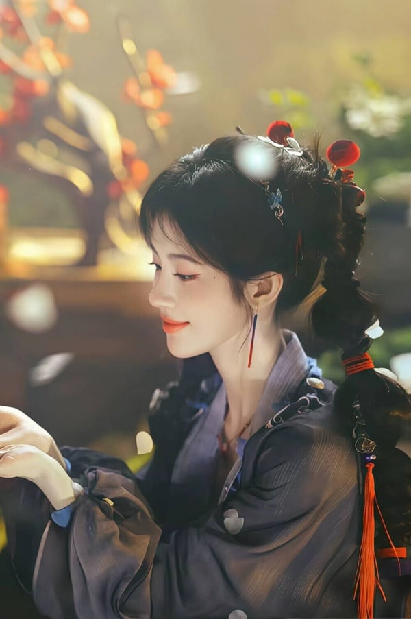 鞠婧禕2026有多部古裝劇，今年她已經播了《千香》、《月鱗綺紀》，不過兩部劇評價都不高，待播劇還有和張雲龍的《來戰》，鞠婧禕的劇都是強檔呢！鞠婧禕轉型演員多年，但演技評價始終兩極，但依然無損她的高人氣，她也默默累積了一批劇迷。不知道接下來的《來戰》能不能讓觀眾對她的刻板印象改觀。