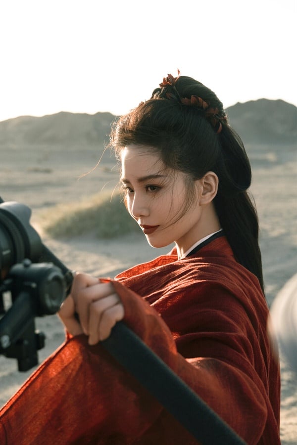 劉詩詩是走氣質出塵的淡顏美女路線，劉詩詩的眼睛、鼻子小巧精緻，五官非常和諧舒服，真的漂亮。