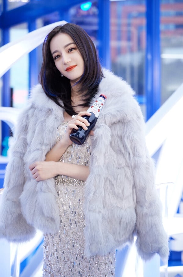 小編好意外迪麗熱巴才第六！迪麗熱巴是公認的90後美女啊！每次只要提到頂級美人，迪麗熱巴都會被提名。迪麗熱巴五官立體鮮明，異域的長相讓她上鏡特別吃香，外型幾乎毫無短板，再加上身材又好，每次只要出席紅毯，迪麗熱巴永遠都是全場焦點。