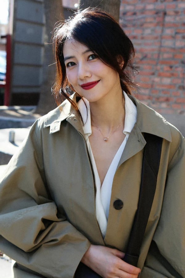 高圓圓真的也超級漂亮！她也是公認的女神，長相清純溫柔，特有的文藝氣質很迷人。早年只要有女神顏值票選的榜單，高圓圓幾乎也都會被選進前三名，而且是男人、女人一致認可的美。