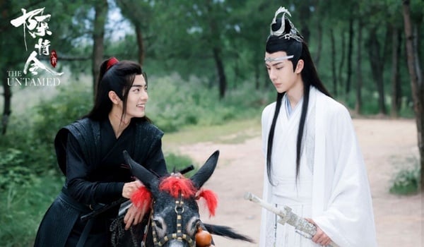 《陳情令》是讓劇迷不斷重溫、不斷回味的古裝劇啊！許多劇迷到現在都還無法從忘羨CP的故事出坑。《陳情令》太會選角了！肖戰和王一博讓魏無羨和藍忘機從小說裡走了出來，完全演活角色，而且《陳情令》從演員顏值到劇情都無短板。