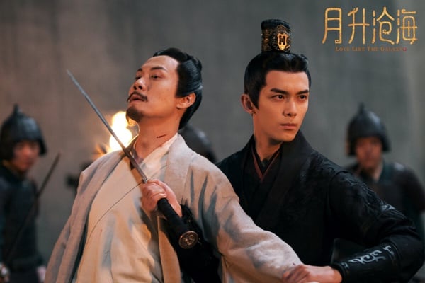 《星漢燦爛》是2022高評價陸劇，改編自關心則亂的原著小說，和《知否》是同個作者。講述背負沉重身世的少年將軍凌不疑，與父母長期征戰在外的『留守少女』程少商互相治癒，攜手化解家國危機的故事。
