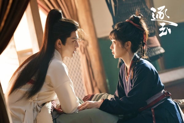 《逐玉》拿下第二！《逐玉》是2026收視最佳的陸劇，找來《九重紫》導演執導，這個導演拍的古裝偶像劇都是佳作啊！《逐玉》劇情鋪墊合理，沒有無腦撒糖，鏡頭很有氛圍感，張凌赫、田曦薇也有CP火花，讓大家一追都淪陷了。