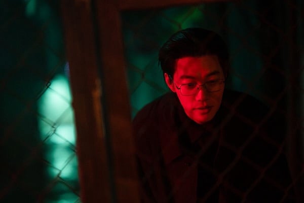 Netflix《鼠惑》劇情評價、角色介紹：柳俊烈一人分飾兩角，身分遭神祕「田鼠」取代？