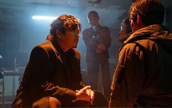 Netflix《鼠惑》劇情評價、角色介紹：柳俊烈一人分飾兩角，身分遭神祕「田鼠」取代？