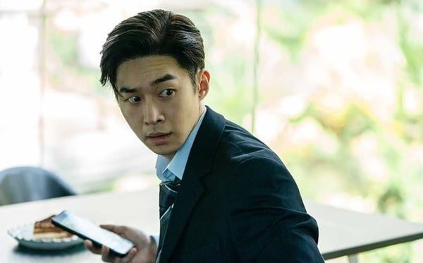 Netflix《鼠惑》劇情評價、角色介紹：柳俊烈一人分飾兩角，身分遭神祕「田鼠」取代？