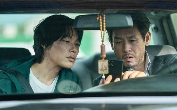 Netflix《鼠惑》劇情評價、角色介紹：柳俊烈一人分飾兩角，身分遭神祕「田鼠」取代？
