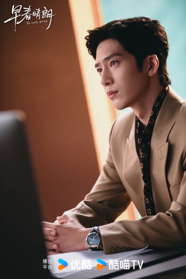 《早春晴朗》改編自同名人氣小說，一開播火速衝上Netflix排行榜前排。《早春晴朗》評價還不錯呢！其實這部劇公布選角時，許多原著書迷覺得不太契合，沒想到改編口碑還不錯。《早春晴朗》沒有上來就無腦灑糖，第一集火速立住了欒念的毒舌人設，還有職場小白尚之桃的處境。《早春晴朗》職場線、愛情線都有看點，質感也不土氣，可以追！