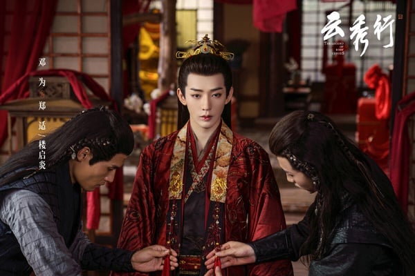 鄧為自《長相思》爆火之後，就成為深受喜愛的古裝美男。鄧為又高又瘦，臉型精緻，穿上古裝確實突出。去年鄧為主演的仙俠劇《仙台有樹》評價也很不錯，鄧為的古裝扮相依然穩定，劇情與人設也衝出好評，《仙台有樹》在豆瓣開出了7.1的高分呢！