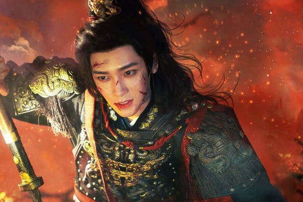 侯明昊是近年人氣快速上漲的古裝美男，他出道多年，但早年他大多演時裝劇，直到近年《護心》、《入青雲》開始，侯明昊的古裝才漸漸被注意到。侯明昊的顏值網友普遍都是認可的，他屬於濃顏的長相，五官精緻搶眼，英氣中帶了點秀氣，古裝可塑性很高。
