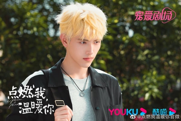 陳飛宇是大導演陳凱歌的兒子，出道以來資源就是逆天的好，但他卻總是能與爆紅擦肩而過！陳飛宇出道時流行青春疼痛片，《左耳》讓馬思純、楊洋紅了，陳飛宇接下同作者的《秘果》，但《秘果》卻沒紅。陸劇開始流行大男主劇，陳飛宇接下《將夜》，找來鄭少秋、黎明客串，是全大咖陣容。結果《將夜》沒紅，隔年《慶餘年》紅了。