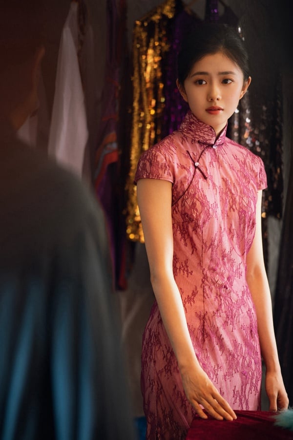 劉浩存也是公認的資源咖，出道第一部作品為張藝謀導演的《一秒鐘》女主角，沒多久又演了張藝謀另一部電影《懸崖之上》，與張藝謀合作兩次後，又合作成龍、韓寒。而且劉浩存很多作品都是大導電影，又或是有望衝獎的精品劇。