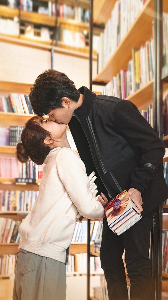 丁禹兮、虞書欣不只《永夜星河》好看，兩人一搭的甜寵劇《月光變奏曲》也很推薦入坑。《月光變奏曲》不是無腦甜劇，融合職場菜鳥的心酸情節，真實又搞笑，丁禹兮和虞書欣一個傲嬌難搞，一個做作可愛，兩人的CP感超強！！