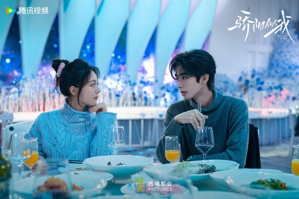 《驕陽似我》是近年的高口碑甜寵劇，改編自顧漫的同名小說。《驕陽似我》前幾集都是女主和男二的糾葛，但等到宋威龍戲分開展，越追越讓人上癮，還有大家愛看的三人修羅場，以及打臉男二、女二的爽感情節。