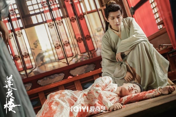 成毅主演的《蓮花樓》開分就破了8分，後續還上漲到8.5分，很厲害！《蓮花樓》是懸疑武俠題材，整部劇都在認真破案，沒什麼戀愛情節，但劇情精彩，故事很有餘韻。通常流量明星主演的陸劇能超過7分就蠻難得了，《蓮花樓》卻衝破8.5分，這相當不容易。