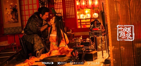 2019年暑期檔熱播的《長安十二時辰》豆瓣評分衝破8.1，是當年度的熱門劇。改編自馬伯庸的同名小說，以唐玄宗為背景，講述長安死囚張小敬臨危受命，與李必攜手在十二時辰內拯救長安的故事。