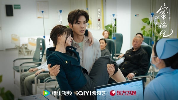 《蜜語紀》是2026少數有走熱的陸劇。《蜜語紀》主打熟男熟女的愛情，劇情很狗血抓馬，但不會降智懸浮。《蜜語紀》的職場線是一大看點，劇情雖然爽，但不是短劇那種無腦爽，職場細節很落地，都是工作中確實會遇到的事，劇本很紮實。一環扣一環，很讓人欲罷不能。