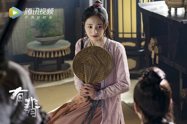 周潔瓊在I.O.I解散之後就回到中國發展，並且轉型演員主演了《大唐女法醫》，不過這部劇的劇評很差，周潔瓊的演技也被罵得很慘，唯一亮點是她的古裝扮相，真的滿美的，後來又參演了趙麗穎的《有翡》。周潔瓊的話題沒有像其他同樣是女團轉型的楊超越、鞠婧禕那麼高。