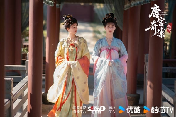 白鹿今年推出《莫離》、《唐宮奇案之青霧風鳴》兩部古裝劇，相較之下評價比較高的是《唐宮奇案》，節奏更緊湊，更會讓人想追下去。《唐宮奇案》是懸疑探案題材，每個案子都詭味十足，造型、置景也有美感。雖然懸念的設置比不上更精品的懸疑劇，但如果不是對推理劇情有高要求，還是能追得很開心！