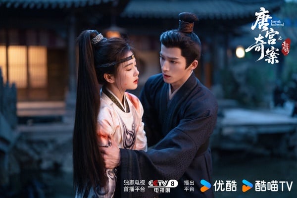 白鹿今年推出《莫離》、《唐宮奇案之青霧風鳴》兩部古裝劇，相較之下評價比較高的是《唐宮奇案》，節奏更緊湊，更會讓人想追下去。《唐宮奇案》是懸疑探案題材，每個案子都詭味十足，造型、置景也有美感。雖然懸念的設置比不上更精品的懸疑劇，但如果不是對推理劇情有高要求，還是能追得很開心！