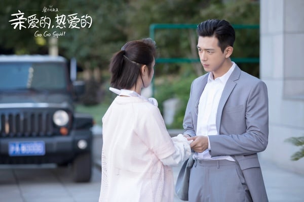 現象級大火的甜寵劇《親愛的，熱愛的》出自台灣導演之手呢！《親愛的，熱愛的》由李青蓉、項旭晶擔任導演，還有原著小說作者墨寶非寶親自擔任編劇，《親愛的，熱愛的》主要製作團隊有很多女性，所以把戀愛時的少女心抓得特別精準。