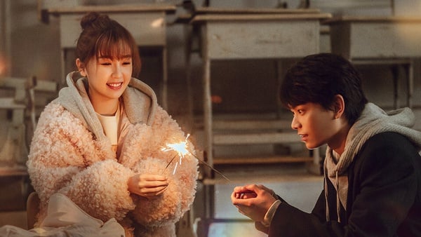 虞書欣、丁禹兮第一次搭檔的甜寵劇《月光變奏曲》也是台灣導演指導！《月光變奏曲》不是無腦甜劇，融合職場菜鳥的心酸情節，真實又搞笑。丁禹兮和虞書欣角色塑造鮮活又立體，這部劇的導演曾指導過《不良笑花》，而接下來張導也將執導《折月亮》，這是《偷偷藏不住》、《難哄》的姊妹作。