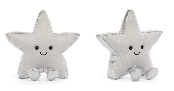 2026 Jellycat 官網又釋出新品！大棕熊、生日蛋糕小包光看就讓人想打包帶回家