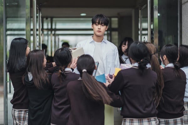 你能接受「偶像談戀愛」嗎？偶像產業本就包含戀愛幻想vs.偶像也是人、戀愛是私人生活