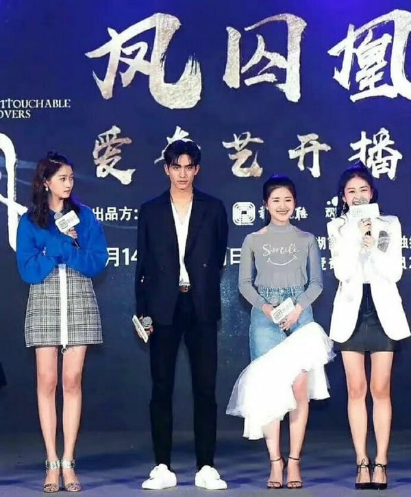 關曉彤的身高近173呢！每次看到其他女星站在她身邊，感覺都變得嬌小。關曉彤的腿真的很驚人，且她天生長了一張高個臉，那雙腿只要露出來絕對會讓人想多看兩眼，真的是太長了。
