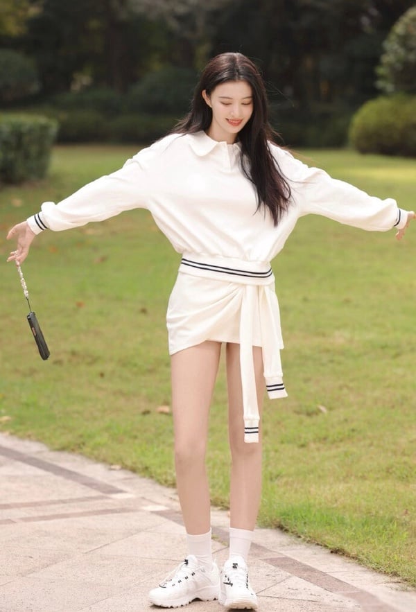 王楚然是大家公認95花裡顏值很高的一位，她不只長得美，身材比例也相當好。王楚然有172公分，那雙長腿同樣非常吸睛，不僅又長又直，而且王楚然膚色白，顯得她的大長腿特別好看。