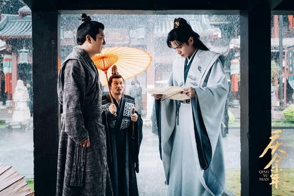 冠軍無疑就是《慶餘年》第二季了！《慶餘年》第一季是網播量衝破百億的現象級爆款，第二季依然火，網播量衝破50億大關！《慶餘年》第二季依然維持原來搞笑的路線，時而緊張刺激，時而幽默爆笑，人物設定沒有大幅度的崩塌，且故事更為黑暗，更有深度。