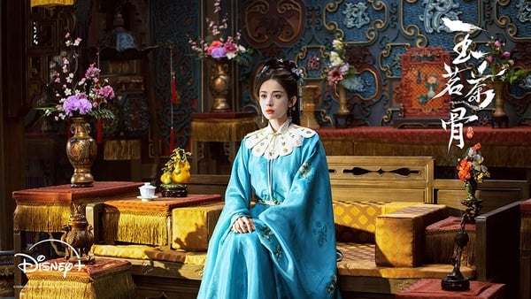 《玉茗茶骨》是《延禧攻略》製作人于正又推出的大女主劇，故事以茶葉家族為背景，有大家愛看的家宅爭鬥、女性群像、大女主。劇情節奏很快，結合了長劇的質感和短劇的狗血。《玉茗茶骨》每條故事線都挺有看點，結局圓滿收場，反派都得到報應，是收得很圓滿的古裝劇，沒有爛尾，可以安心追！