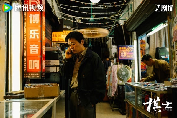 《棋士》劇情挺有趣，這部劇把「圍棋」和「犯罪」結合在一起，平凡的圍棋老師發現，圍棋的思維方式竟然可以用來犯罪，緊接著事件一環扣一環，讓人猜不到發展。《棋士》人物之間的搏弈、人性的刻劃都有看點，會讓人越追越入迷！