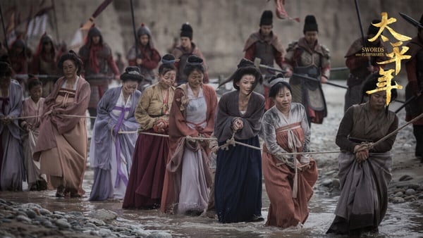 《太平年》 是2026目前最高分的陸劇，不同於其他情情愛愛的虛構古偶，《太平年》 以五代十國為背景，真正呈現了民不聊生的亂世，劇本很紮實。不僅有市井小民的生活，也有各方陣營的權謀暗鬥。《太平年》豆瓣開分7.8，現在已經一路上漲到8.6分了，真的是好劇！