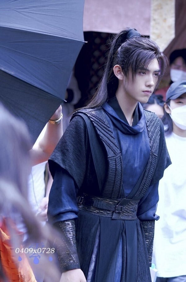 羅雲熙、陳飛宇主演的《皓衣行》同樣是高期待度的耽改劇，原著小說一樣人氣很高，而羅雲熙的古裝扮相又超帥，光是路透照就滿滿期待，但一樣因為耽改禁令播不了。