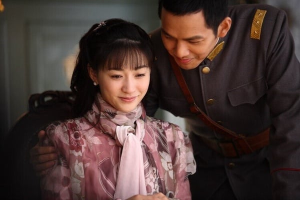 今年張凌赫、王楚然主演的《這一秒過火》熱播，也連帶讓前傳故事《來不及說我愛你》再次引起討論。這個系列改編自匪我思存的小說，《這一秒過火》張凌赫演的就是《來不及說我愛你》鍾漢良和女二的兒子。而慕容灃同樣也被視為「渣男界的天花板」，渣度和《東宮》李承鄞有得比！