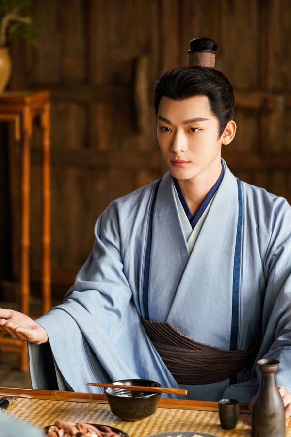 《長相思》瑲玹也是個掃把星男主啊！口口聲聲說要守護妹妹，但其實小夭許多傷痛都是他帶來的。兩人分別多年，再次重逢時，小夭化名玟小六，瑲玹認不出。一次瑲玹受傷，小夭想救他，甚至不惜下蠱，最後還把蠱引到自己身上，從而欠了相柳的人情。