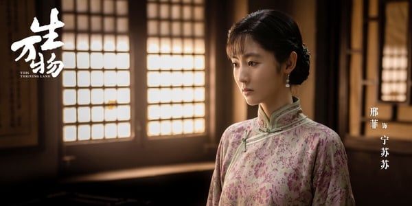 邢菲是公認的「甜劇女王」，從早期的《惡魔少爺別吻我》，再到讓她人氣竄升的《致我們暖暖的小時光》、《烏鴉小姐與蜥蜴先生》、《你好，神槍手》，算一算邢菲已經至少演了10部以上的甜劇了。邢菲的長相甜美，所以找上她的很多都是甜劇，沒想到近年邢菲卻讓人刮目相看。
