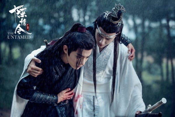 《陳情令》是讓劇迷不斷重溫、不斷回味的古裝劇啊！許多劇迷到現在都還無法從忘羨CP的故事出坑。《陳情令》太會選角了！肖戰和王一博讓魏無羨和藍忘機從小說裡走了出來，完全演活角色，而且《陳情令》從演員顏值到劇情都無短板。