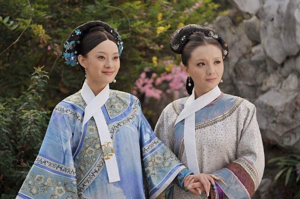 《甄嬛傳》上檔時，大家還都習慣用電視觀看，當初主演群大概也沒想到，如今大家從電視看到串流平台，《甄嬛傳》還是不過氣！現在甚至還有各種AI爆改《甄嬛傳》的影片出現，感覺《甄嬛傳》應該能紅一輩子。