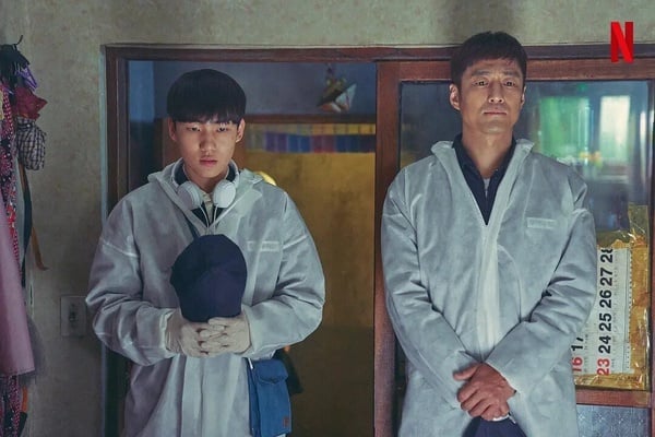 《我是遺物整理師》以新穎的「遺物整理師」為題，雖然劇情圍繞著死亡展開，但劇集風格並不會過於沈重，故事雖平淡卻很溫暖治癒，很能引起觀眾共鳴，也能帶給觀眾滿滿的治癒力，劇中李帝勳和湯峻相的演技也很細膩，池珍熙的表現也相當出彩，整體而言是一部很溫馨感人的韓劇，很值得一追！