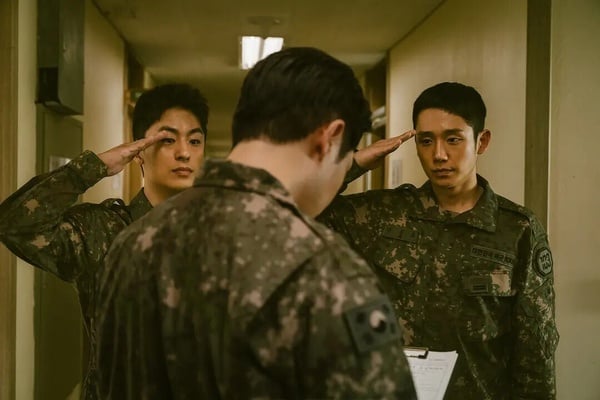 《D.P：逃兵追緝令》劇情以逃兵抓緝的韓國憲兵為背景，講述服役中的韓國陸軍二等兵「安俊浩」，成為第103師團憲兵隊「逃兵追捕組」成員之一，並在追逐逃兵的過程中，揭發逃兵背後的故事，以及軍中霸凌殘酷的真相。