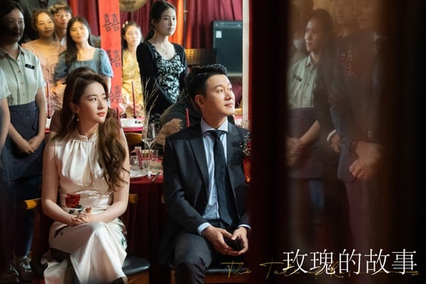 劉亦菲《玫瑰的故事》是衝出高口碑、高熱度的都市劇，改編自亦舒的小說，講述女主角黃亦玫的幾段感情故事。《玫瑰的故事》有五個男主角，有妹控哥哥、初戀白月光、老公、靈魂伴侶、年下奶狗弟弟，每條線都看點滿滿。
